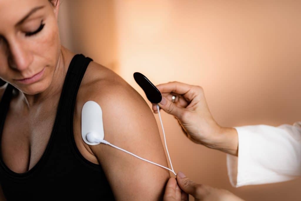 Shoulder tendinitis treatment with electrical stimulation